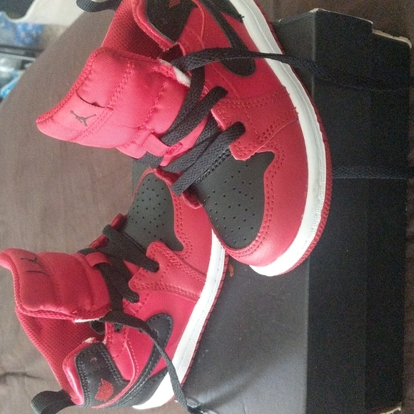 Jordan Other - Jordan 1 MID Boy shoes